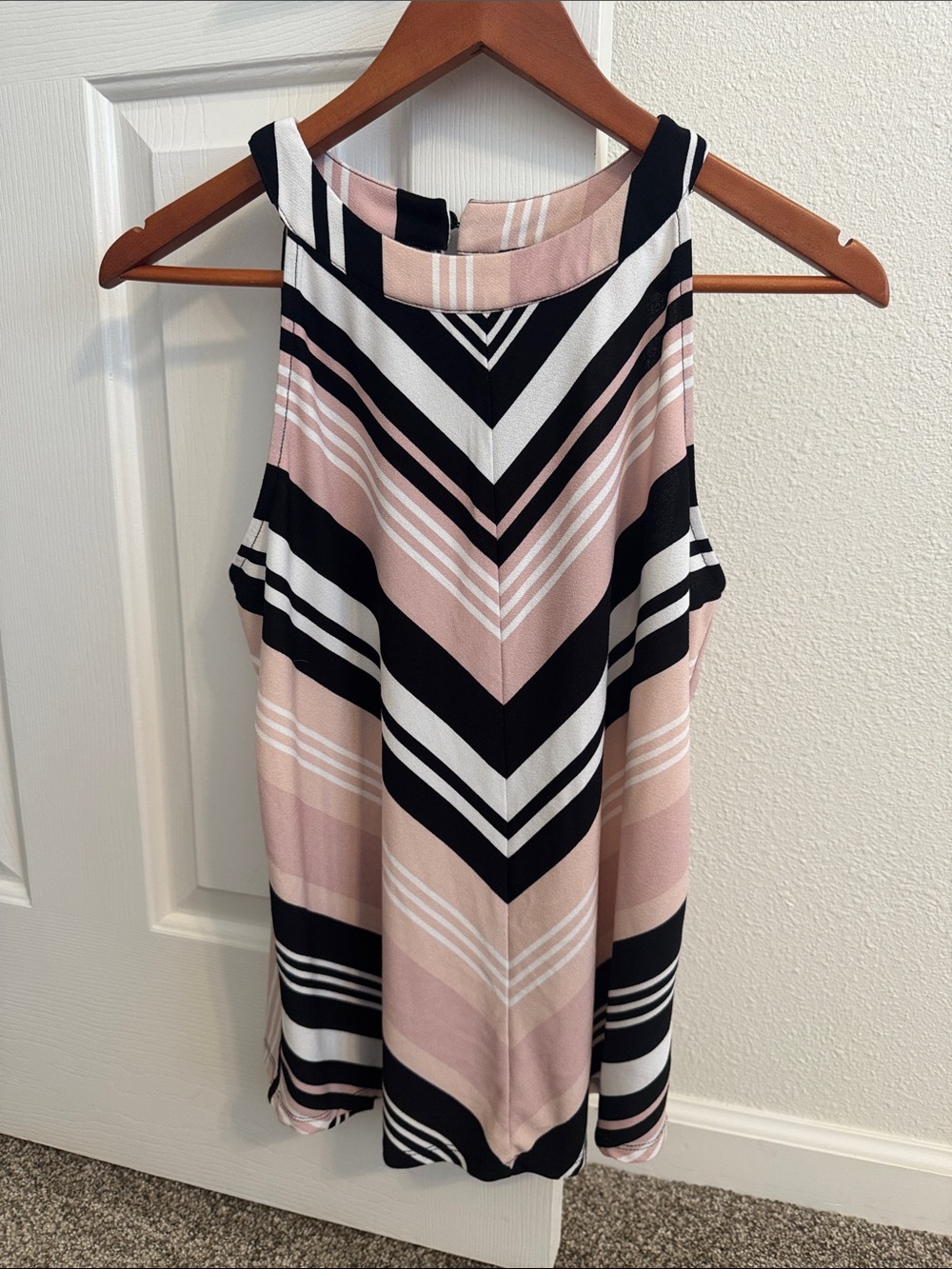 Adrianna Papell Blush Pink Black Chevron Stripe Sleeveless Blouse Size Small